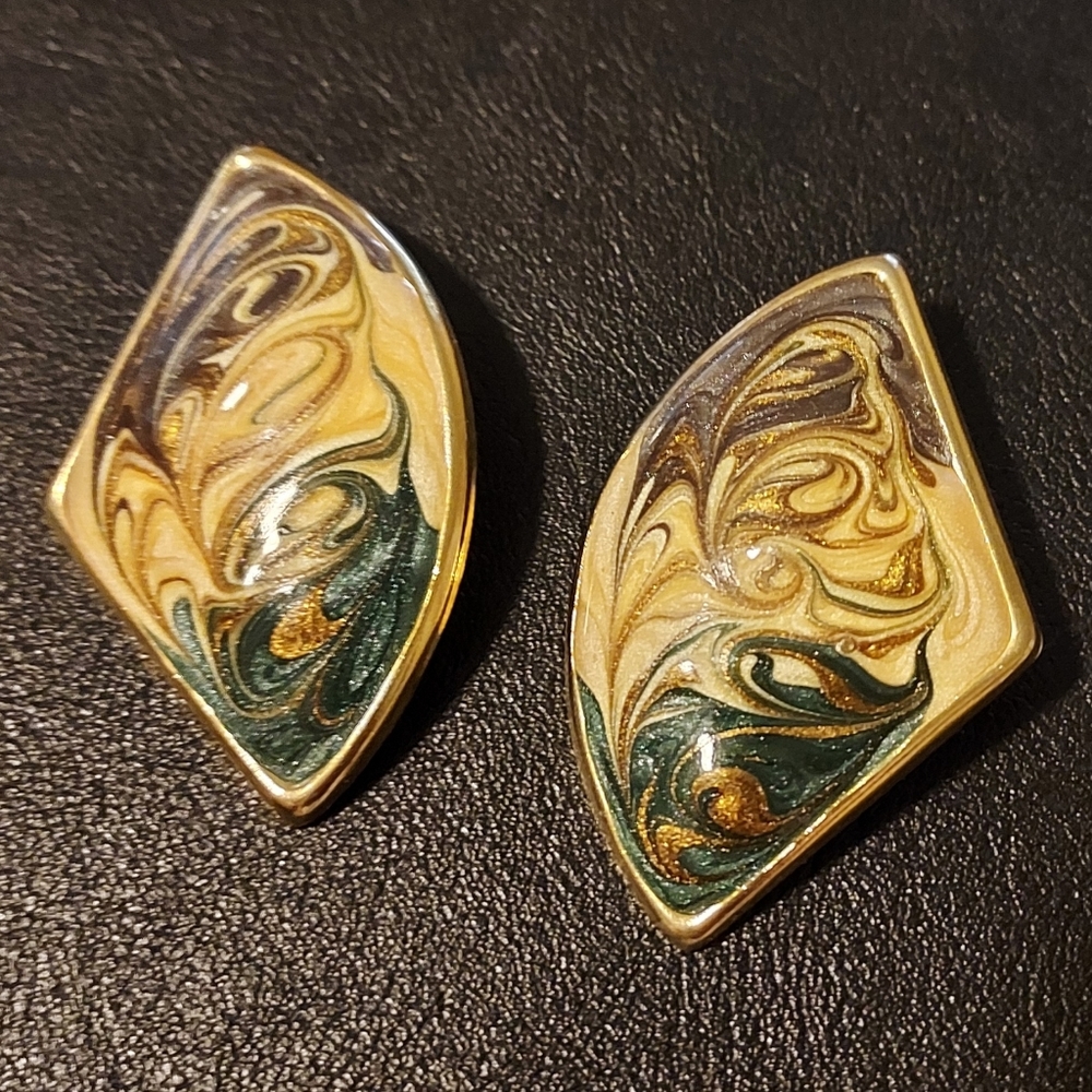 Vintage fashion pierced earrings